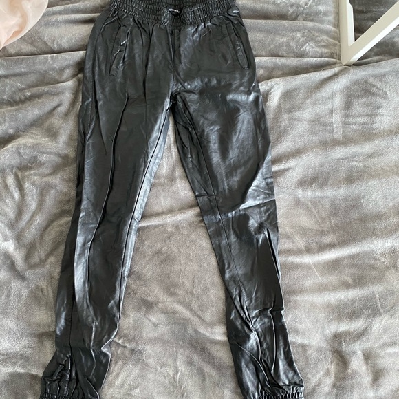 Leather joggings - Picture 2 of 3